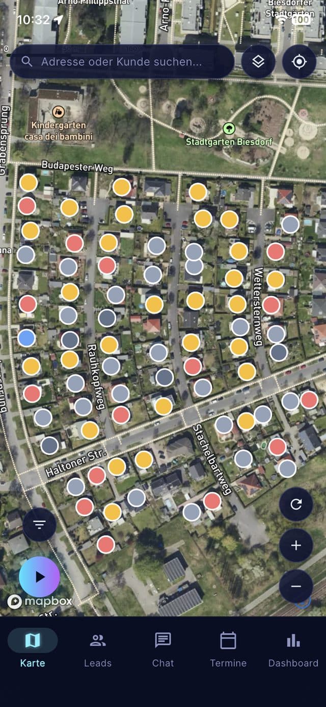 Straßenansicht der App mit Status-Pins